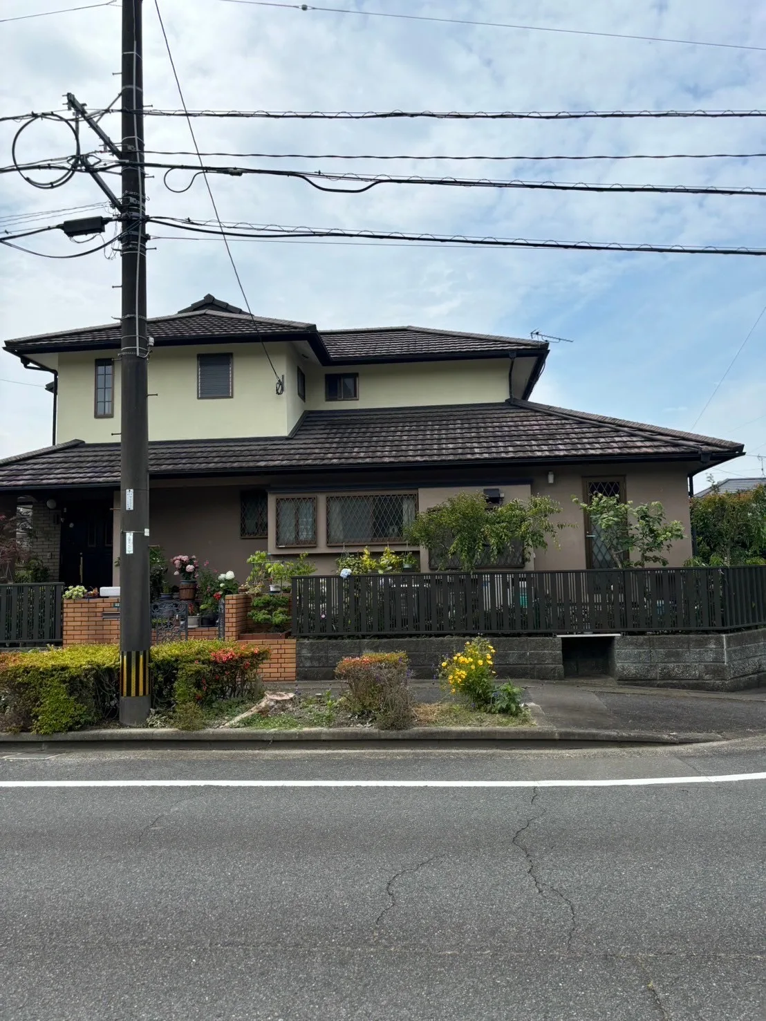 小郡市三国が丘I様邸の屋根外壁塗装・屋根瓦どめ・駐車場 倉庫塗装工事